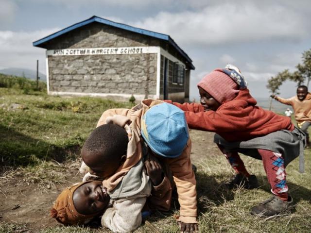 Kleine Kinder in Kenia